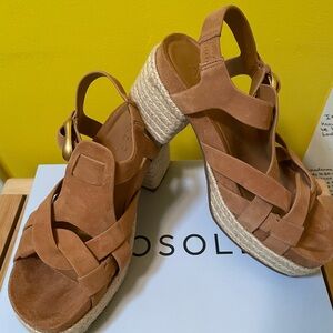 Aerosoles
Women's Chatham Platform Sandals size 6 Tan Suede